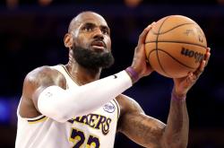 开云体育在线-尼克斯轻取鹈鹕，詹姆斯统治全场