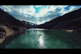 广岛三箭飞架亚洲天际，勇往直前的简单介绍
