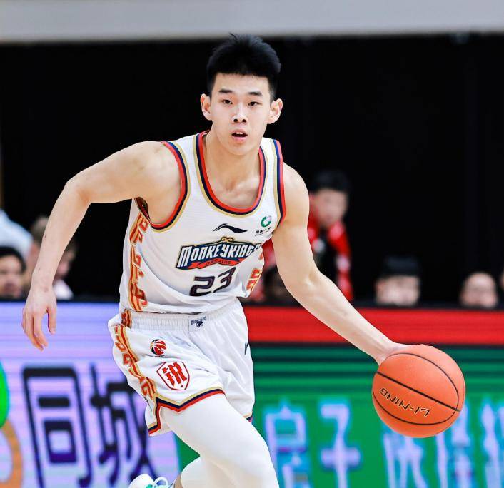 包含北京首钢男篮迎来大胜，夺得宝贵分数的词条