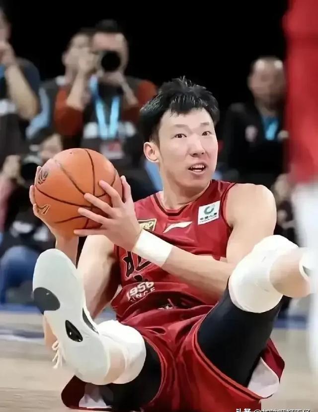 包含北京首钢男篮迎来大胜，夺得宝贵分数的词条