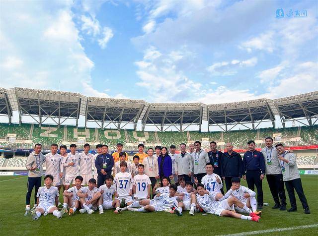国内足球比赛势不可挡，球员们展现出色表现的简单介绍