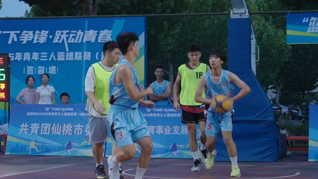 包含精彩比赛惊艳全场，篮球联赛势不可挡的词条