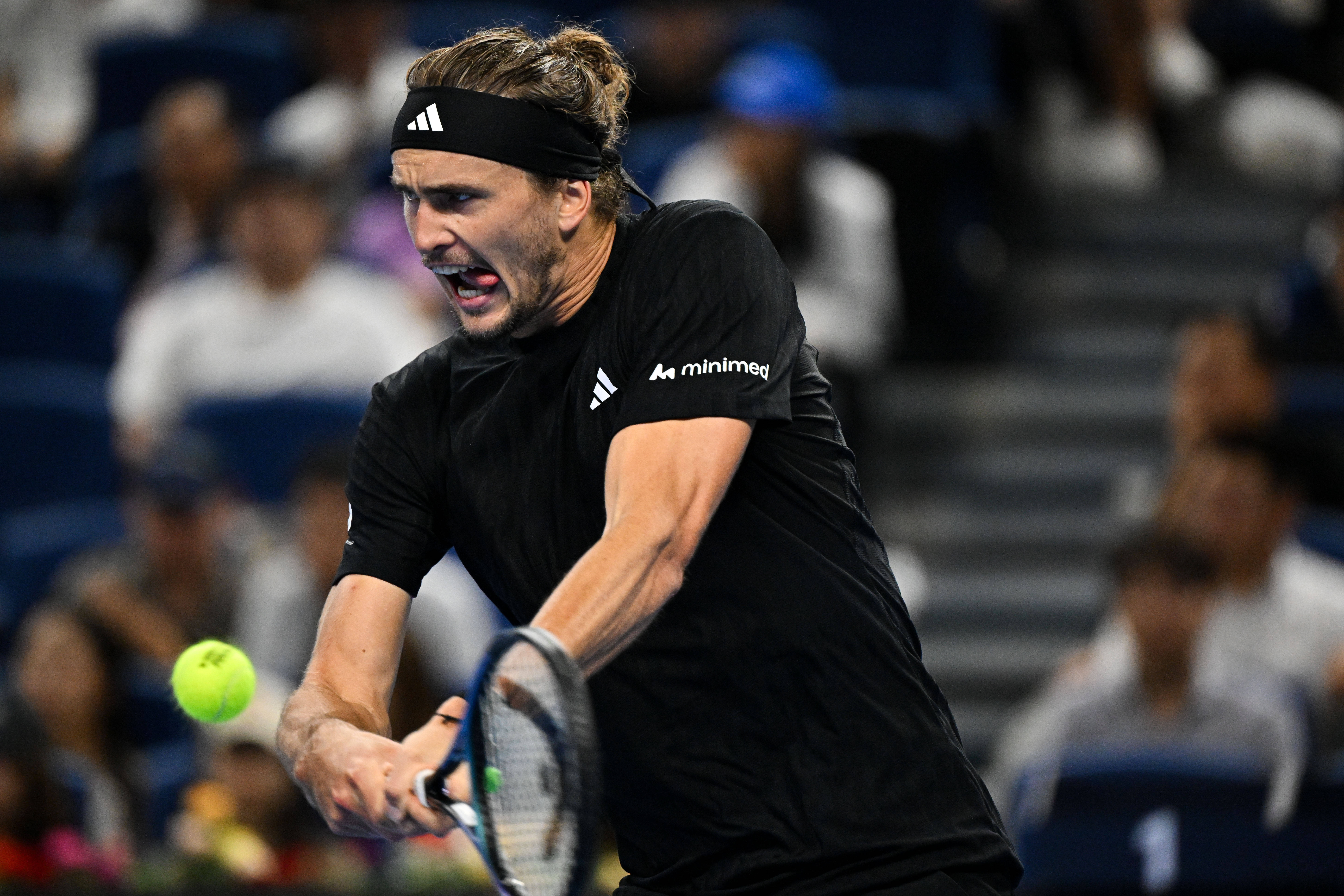 澳大利亚网球队鏖战世界网球队，兹维列夫爆发神勇的简单介绍