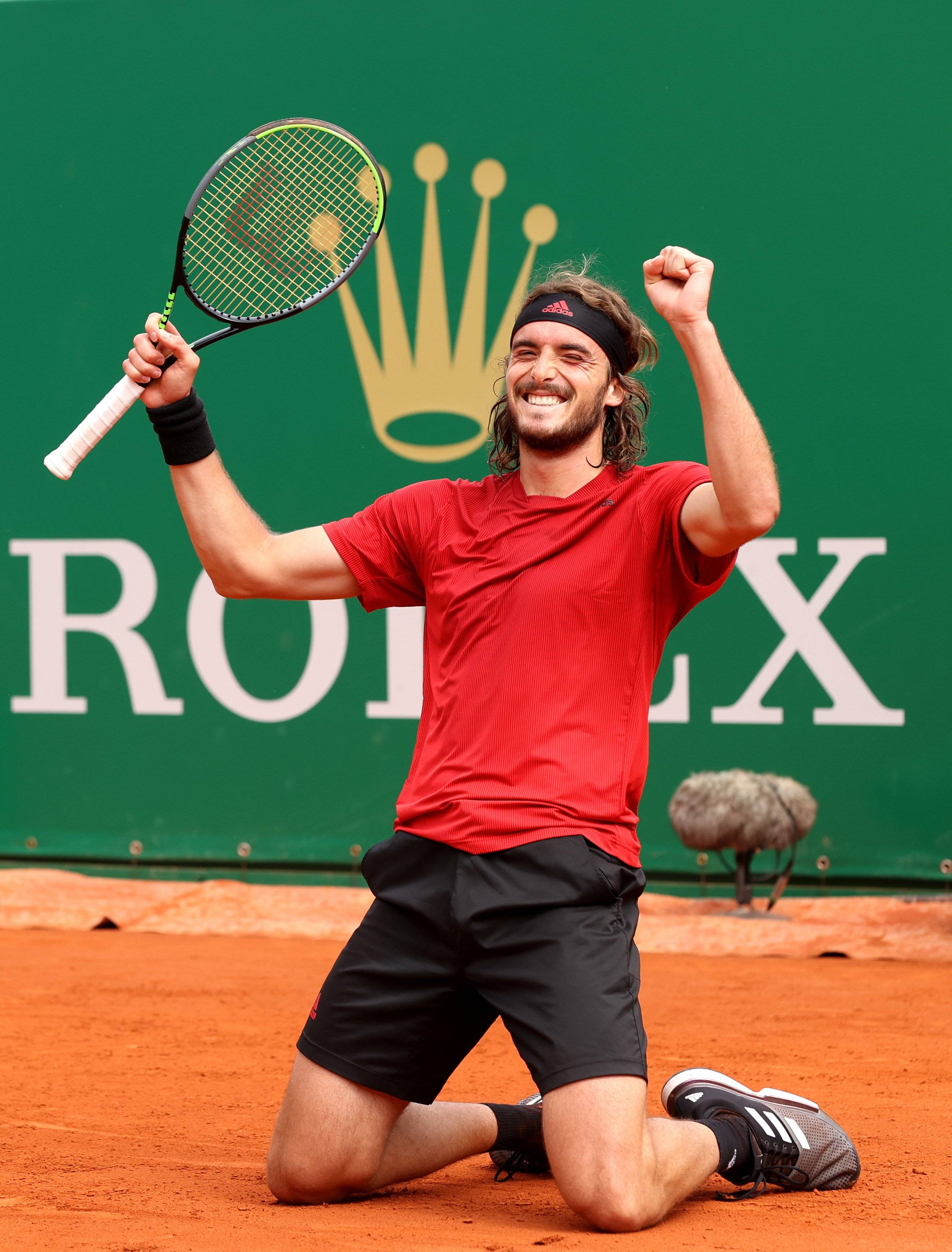 关于英国网球队强势美国网球队，西西帕斯打破历史纪录的信息